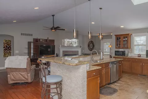 809 Witten Woods Dr, Bloomington, IL 61704 photo 18