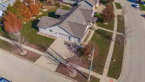 809 Witten Woods Dr, Bloomington, IL 61704 photo 5