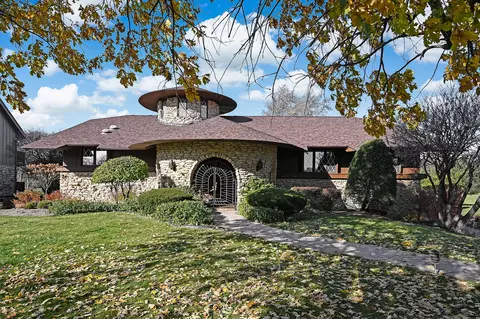 8402 Carriage Green Dr, Darien, IL 60561