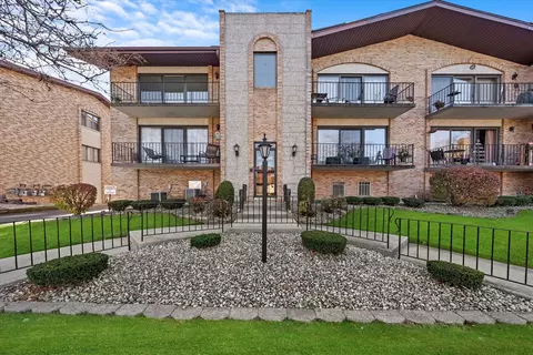 4113 W 93rd Pl #2A, Oak Lawn, IL 60453