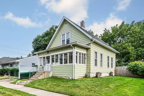 633 Chester Ave, Elgin, IL 60120