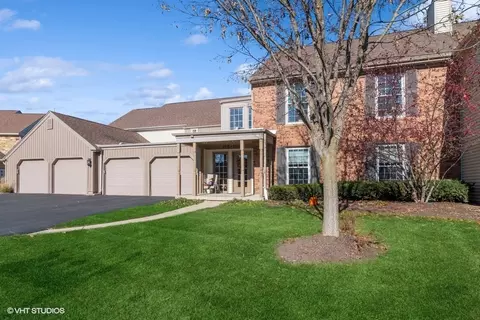 117 Dunham Place Commons Pl #117, Saint Charles, IL 60174