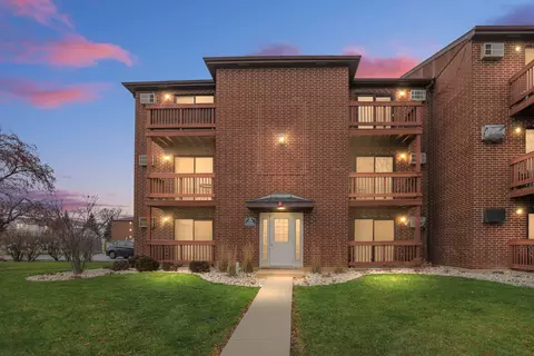 330 Shorewood Dr #2A, Glendale Heights, IL 60139