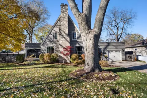 27 S Evanslawn Ave, Aurora, IL 60506