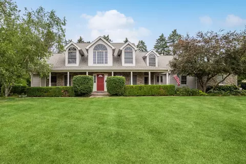 924 Acorn Dr, Sleepy Hollow, IL 60118