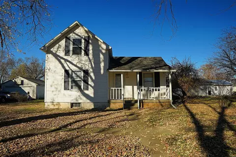 115 W James St, Forrest, IL 61741 photo 2