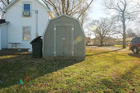 115 W James St, Forrest, IL 61741 photo 7