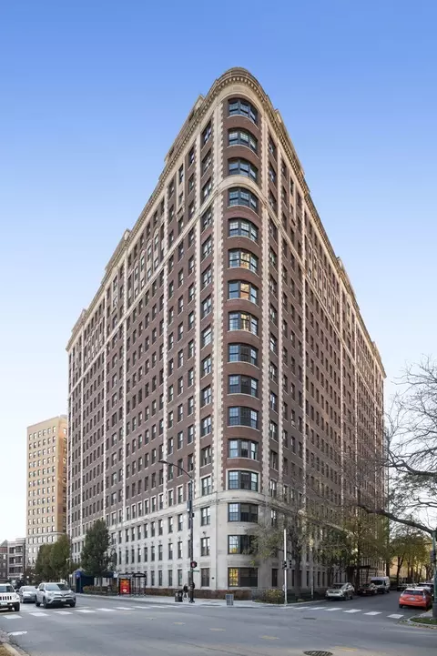 3750 N Lake Shore Dr #10D, Chicago, IL 60613