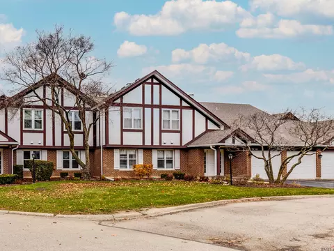 1332 Cromwell Ct #90, Vernon Hills, IL 60061