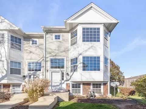 312 E Victoria Cir, North Aurora, IL 60542