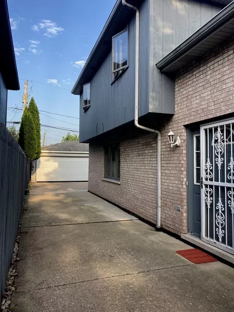 10819 S Avenue E, Chicago, IL 60617 photo 3