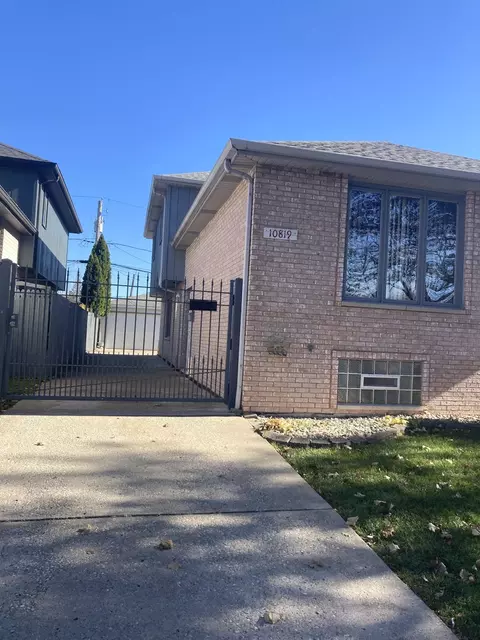 10819 S Avenue E, Chicago, IL 60617 photo 2