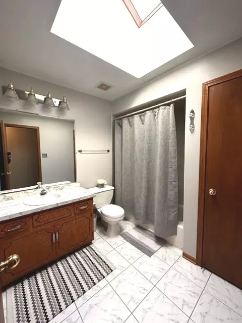10819 S Avenue E, Chicago, IL 60617 photo 8
