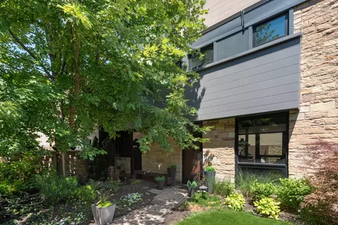 562 W Stratford Pl, Chicago, IL 60657
