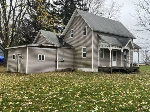 515 E Center St, Sheldon, IL 60966 photo 2