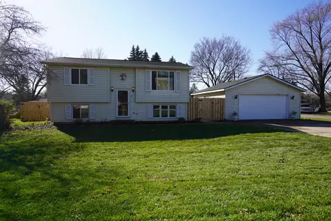29 1st Ave, Montgomery, IL 60538