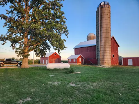 23909 Lawrence Rd, Chemung, IL 60033 photo 3