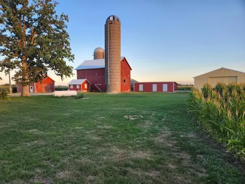 23909 Lawrence Rd, Chemung, IL 60033