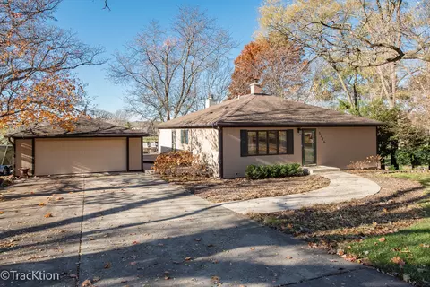 5216 Riverview Dr, Lisle, IL 60532