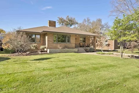8520 Parkview Ave, Munster, IN 46321