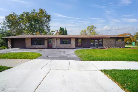 2 E Rocket Cir, Park Forest, IL 60466
