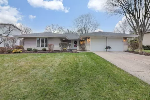 2 S546 Ashley Dr, Glen Ellyn, IL 60137