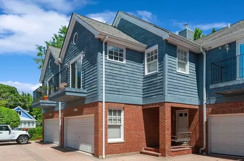 952 Deerfield Rd, Highland Park, IL 60035