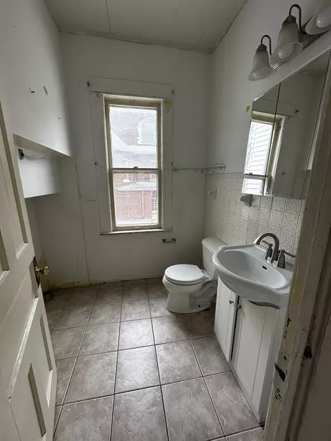 Bath - 170 E Iroquois St, Sheldon, IL 60966 photo 3 of 3