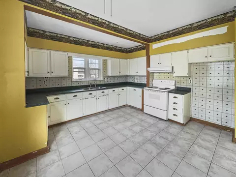 Kitchen - 170 E Iroquois St, Sheldon, IL 60966 photo 1 of 3