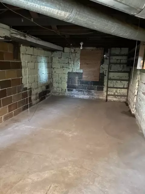 Exterior - 170 E Iroquois St, Sheldon, IL 60966 photo 3 of 6