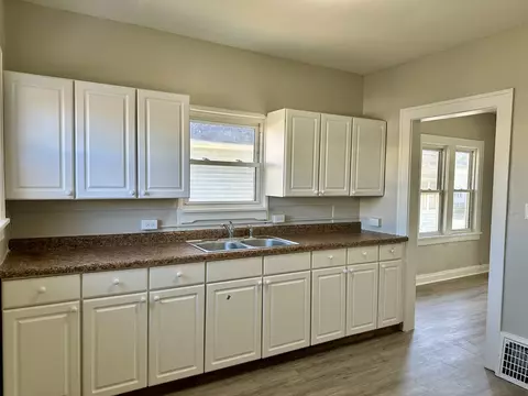 1185 E Merchant St, Kankakee, IL 60901 photo 2