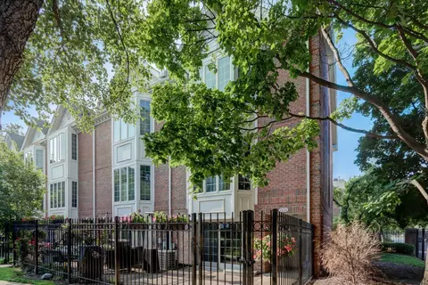 727 S Racine Ave #A, Chicago, IL 60607