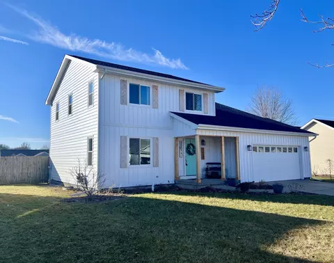 1090 Pickwick Dr, Rochelle, IL 61068