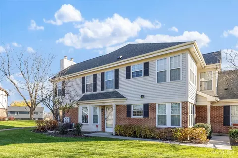 1910 Quaker Hollow Ln, Streamwood, IL 60107