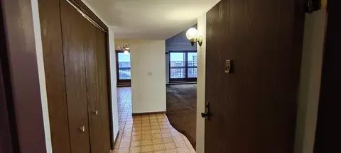 711 S Des Plaines River Rd #815, Des Plaines, IL 60016 photo 3