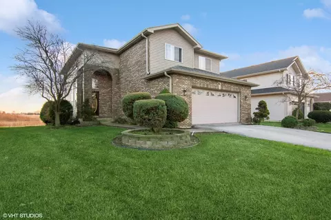 607 Clover Ln, University Park, IL 60484