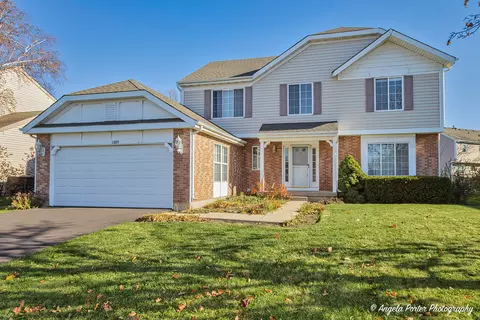 1305 Westport Rdg, Crystal Lake, IL 60014