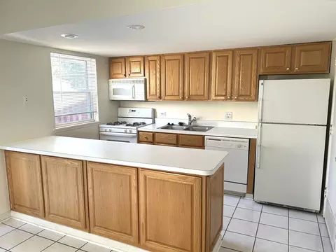 1776 Hassell Rd, Hoffman Estates, IL 60169 photo 4