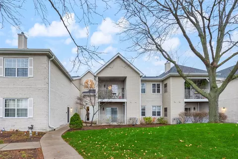 788 N Gary Ave #204, Carol Stream, IL 60188