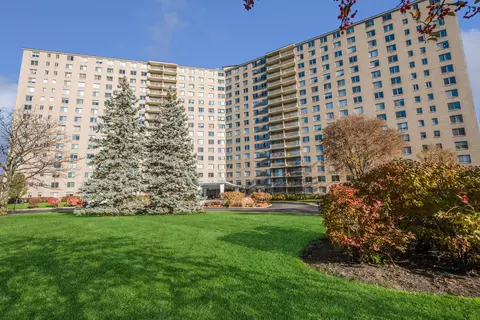 7061 N Kedzie Ave #714, Chicago, IL 60645