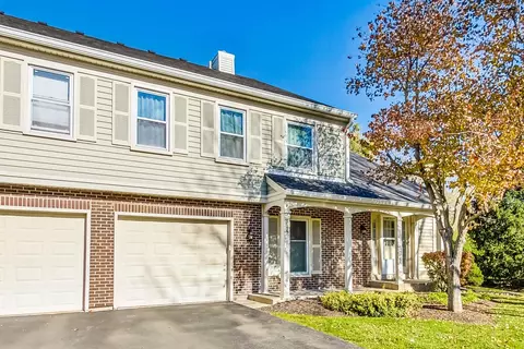 304 College Crossing Ct, Rolling Meadows, IL 60008