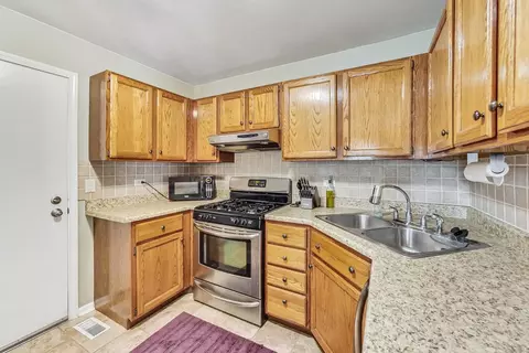304 College Crossing Ct, Rolling Meadows, IL 60008 photo 14