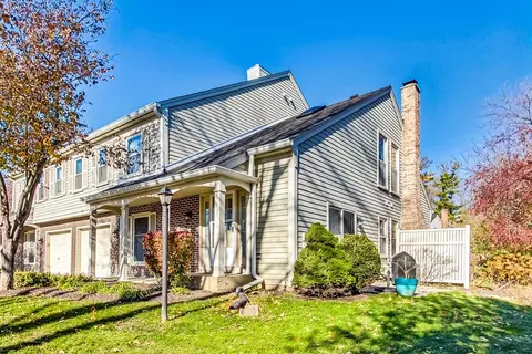 304 College Crossing Ct, Rolling Meadows, IL 60008 photo 2