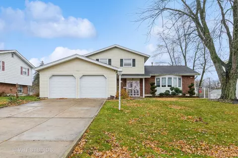 19001 Loras Ln, Country Club Hills, IL 60478