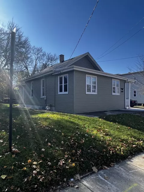 469 Fremont St, Elgin, IL 60120