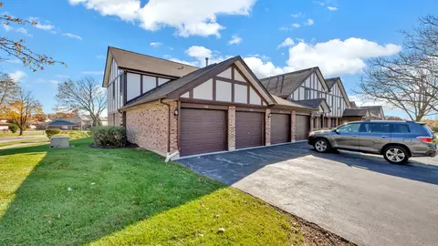 9101 Sandpiper Ct #17, Orland Park, IL 60462