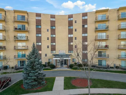 18400 Cherry Creek Dr #507, Homewood, IL 60430