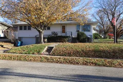 325 Mc Donald St, Walnut, IL 61376