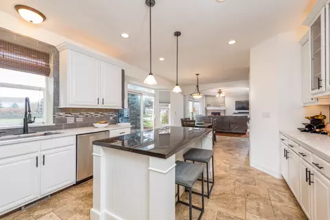 5711 Heather Ln, Johnsburg, IL 60051 photo 3