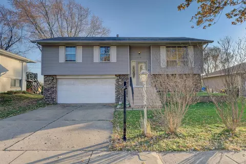720 Hayward Ave, Streamwood, IL 60107